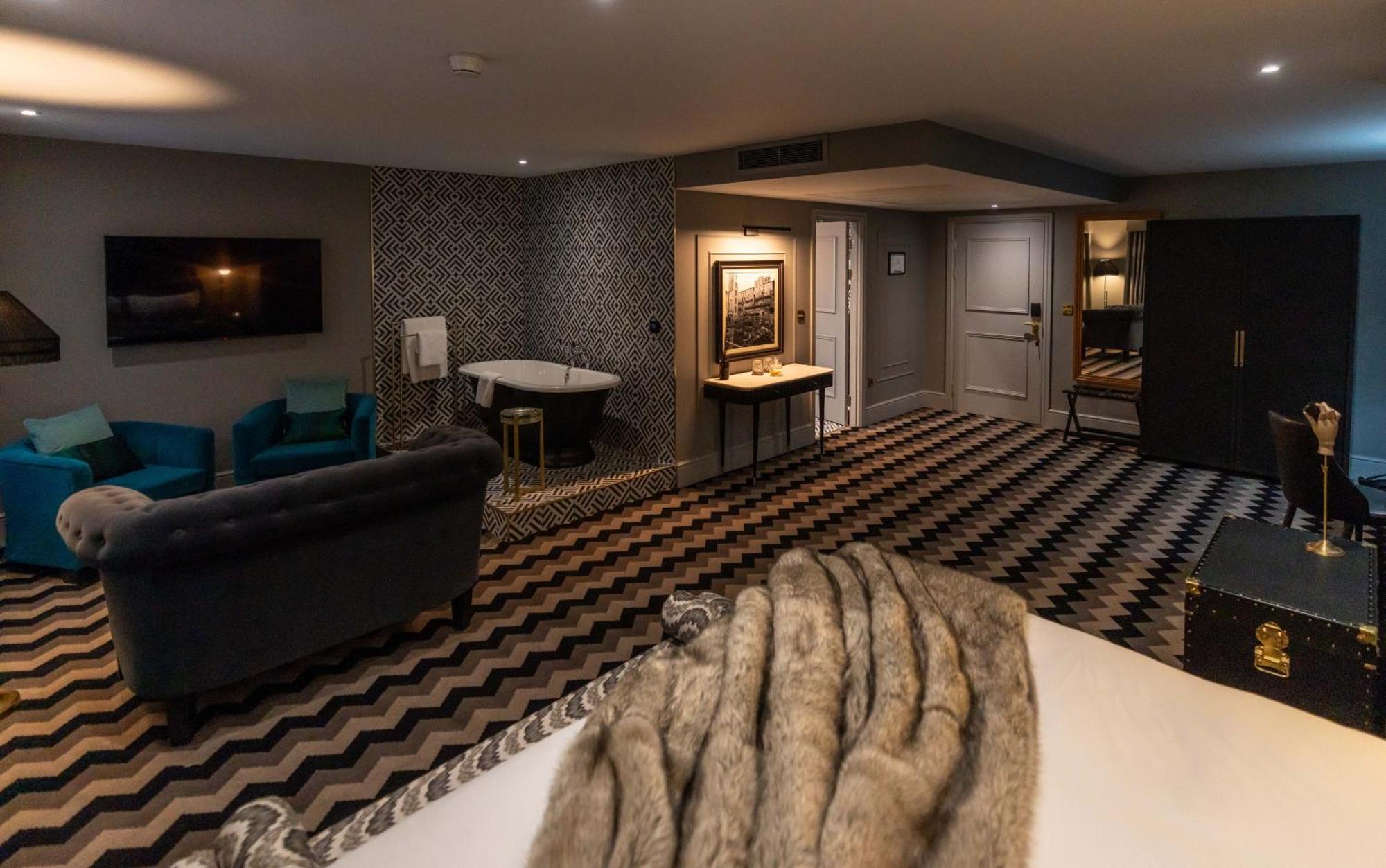 Gotham Suite