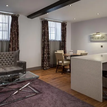 Roomzzz Newcastle City-2